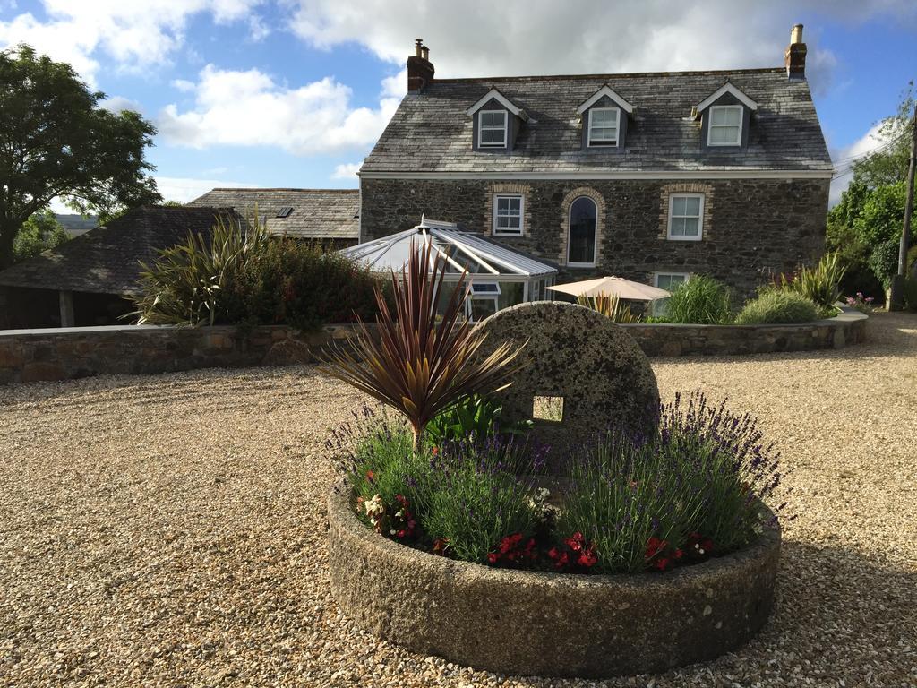Treveighan Farmhouse Saint Teath Exterior foto