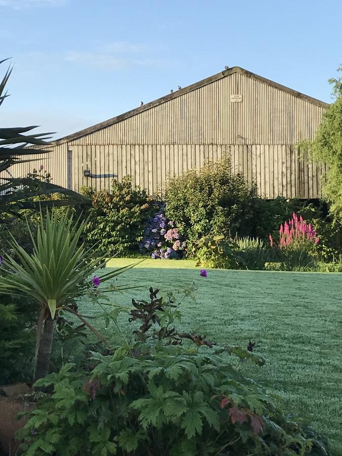 Treveighan Farmhouse Saint Teath Exterior foto